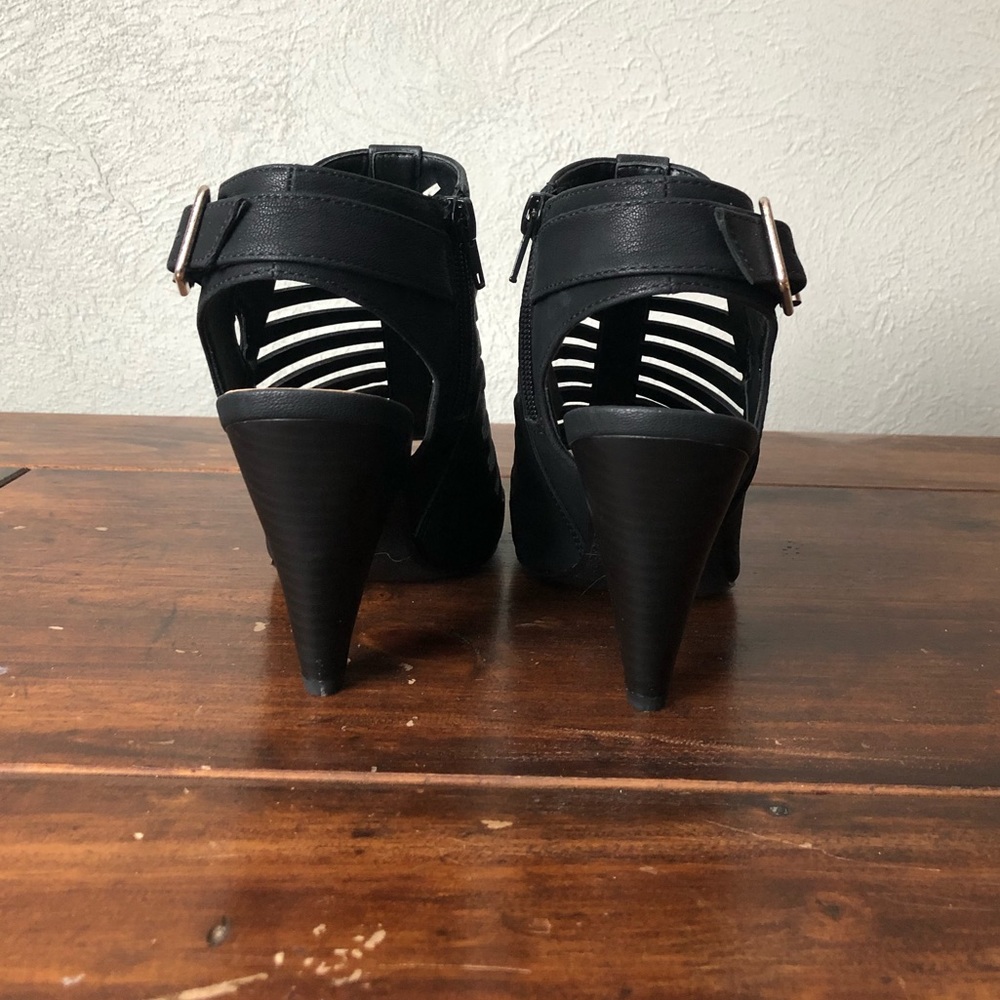 Black Gladiator Strappy Heel - Picture 3 of 8